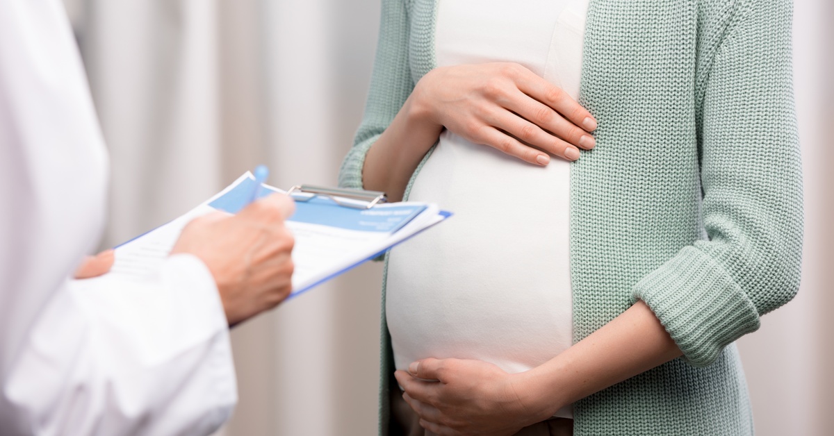 A close-up view shows a green recycling symbol above a silver tablet. Blue and white dots appear around the symbol.